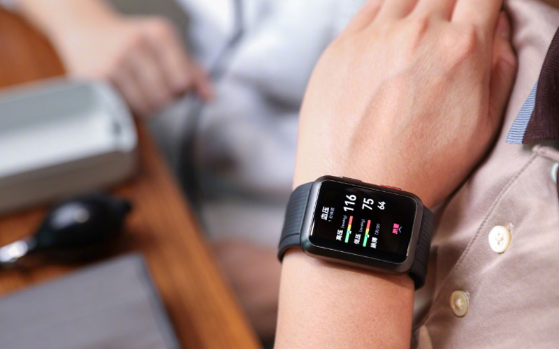 ساعت هوشمند هواوی با قابلیت اندازه گیری فشار خون